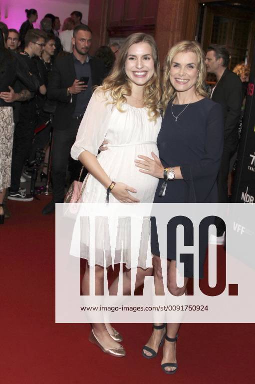 Lilly Tscharntke with Mother Andrea Lüdke at the Studio Hamburg Young Talent Award 2019 at the Thalia Theater Hamburg, 06 06 2019 Foto:xFuturexImage