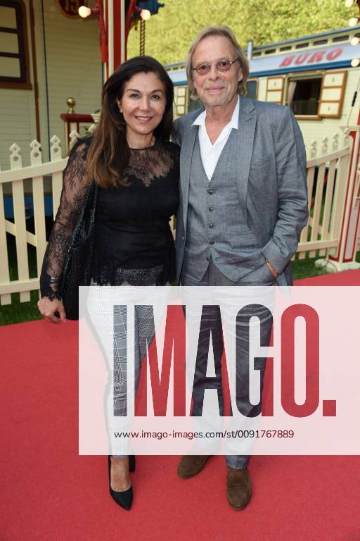 Volker Lechtenbrink with wife Guel Ural Aytekin at the Circus Roncalli premiere on the Moorweide in Hamburg on 07 06 2019