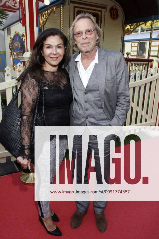Volker Lechtenbrink with wife Gül Ural Aytekin at the premiere of Circus Roncalli 2019 at Moorweide Hamburg, 07 06 2019 Foto:xFuturexImage