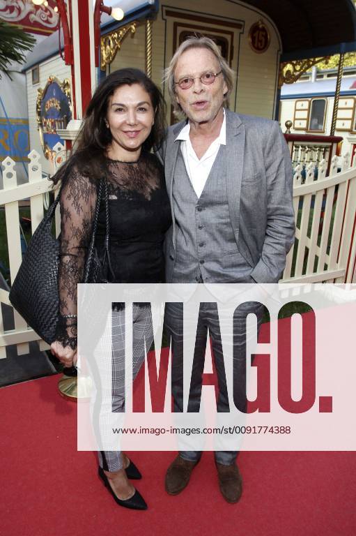 Volker Lechtenbrink with wife Gül Ural Aytekin at the premiere of Circus Roncalli 2019 at Moorweide Hamburg, 07 06 2019 Foto:xFuturexImage