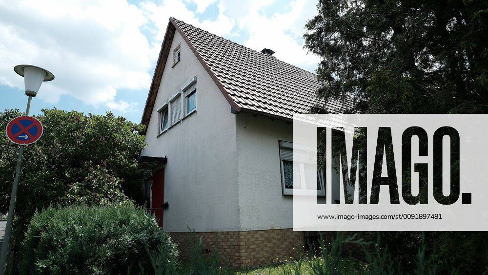 Kassel, residence of the suspect in the murder Dr Walter Lübcke The entrance door broken open by the police is closed with a red plate