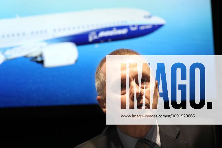 International Airlines Group CEO Willie Walsh speqks during a press conference to announce the purchase of 200 Boeing 737 Max plane during the 53th international Paris Air Show. Boeing shares climbed after the British Airways parent company placed the first order for the beleaguered planes since their grounding in mid-March. Le Bourget France - ZUMAAIR 20190618_mda_v111_001