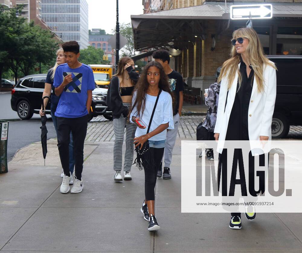 New York, New York, United States TV personality Heid Klum walks with her children Lene, Lou, Henry and Johan and her mother Erna in Tribeca on June 19 2019 in New York City New York United States - ZUMAny1_ 20190620_zaf_ny1_046