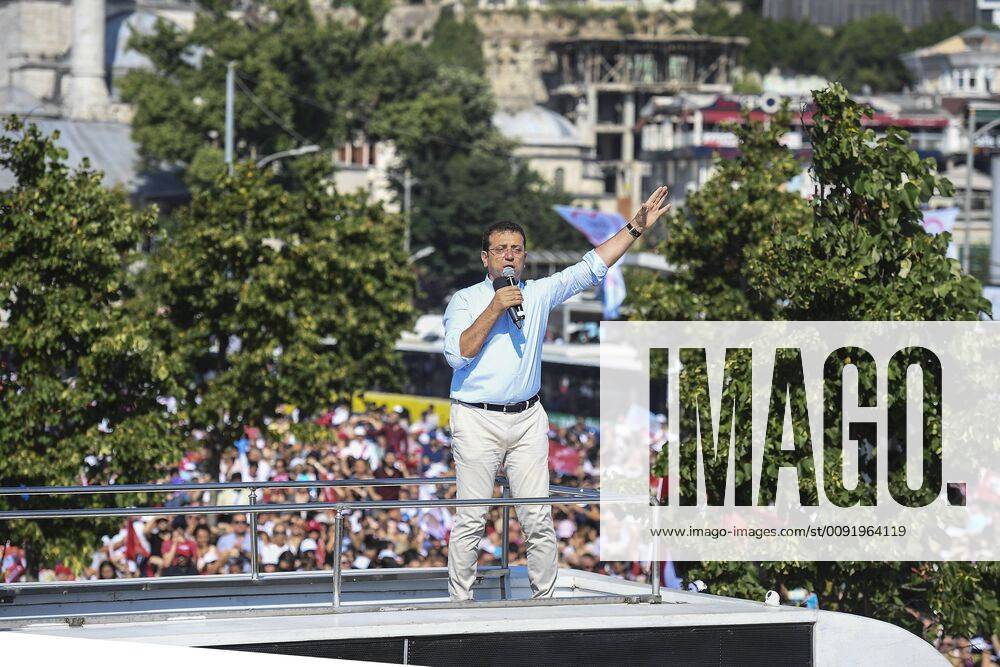 Bürgermeisterwahl in Istanbul, Ekrem Imamoglu Wahlkampfauftritt Ekrem Imamoglu, the mayoral candidate of the opposition Republican Peoples Party addressing supporters during his last meeting against the rerun of Istanbuls elections at Uskudar district in Istanbul, 22nd of June, 2019.