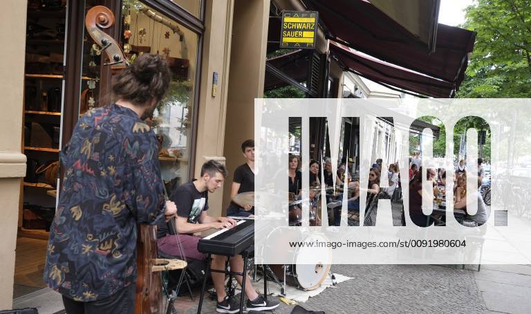 Fete de la Musique in Berlin Jazz Trio in front of a shop on the Kastanienallee in Berlin Prenzlauer Berg Fete de la Musique in Berlin
