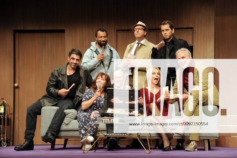 Harun Yildirim, Tino Führer, Simone Pfennig, Peter Nottmeier, Gerd Lukas Storzer, Saskia Valencia, Tommaso Cacciapuoti and Ralf Komorr Photo rehearsal for the play Funny Money in the comedy Winterhuder Fährhaus in Hamburg Hamburg 03 07 2019 Please caption IMAGO Michael Wigglesworth