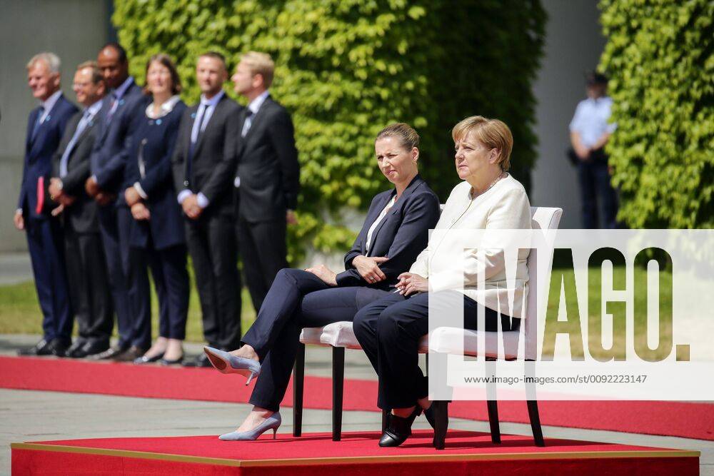 Berlin, Germany Greeting of the Prime Minister of the Kingdom of Denmark, Mette Frederiksen, by Chancellor Angela Merkel with military honors in the Federal Chancellery Photo of Chancellor Angela Merkel, light jacket, and Mette Frederiksen, Prime Minister of Denmark, decrease the greeting with military honors in the Federal Chancellery while seated