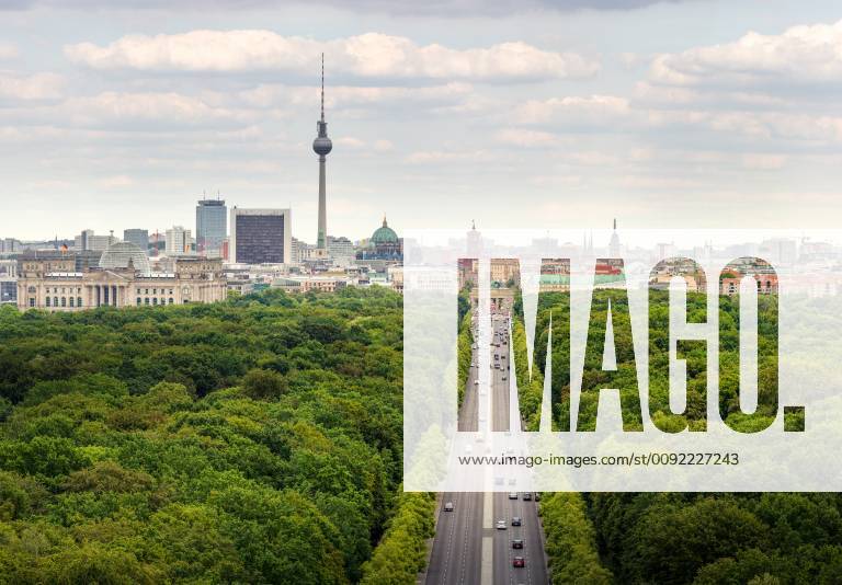 Panorama of Berlin Mitte with parts of the Berlin Tiergarten and Strasse des 17 Juni 11 07 2019, Berlin, GER Panorama of Berlin Mitte with parts of the Berlin Tiergarten and Strasse des 17 Juni, Berlin Berlin Deutschland Berlin Strasse des 17 Juni
