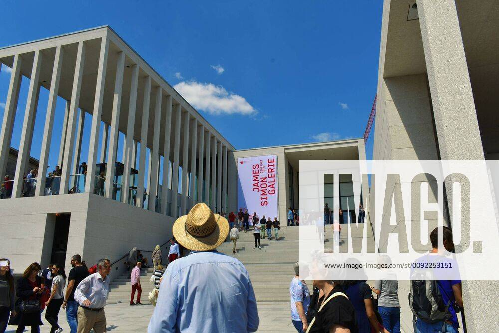 Visitors Magnet Museum Island, the James Simon Gallery was opened to the public on 12 07 2019 Today, on 13 07 19 is Open House Day