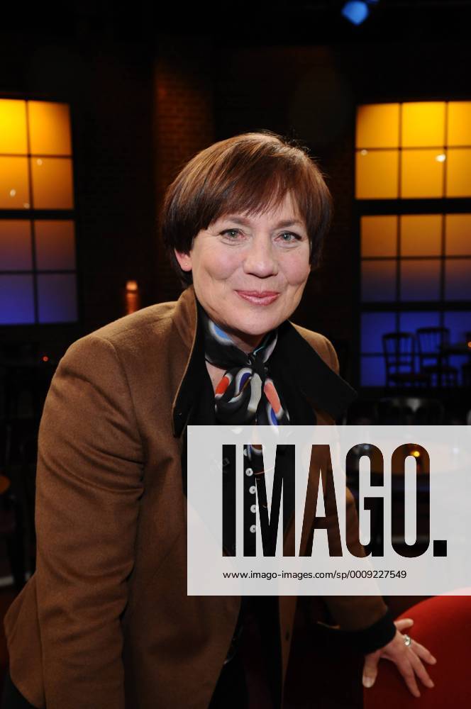 Die Skiläuferin und ehemalige Olympiasiegerin Rosi Mittermaier zu Gast bei der Aufzeichnung der WDR Talkshow Kölner Treff am 16.12.2011 in Köln - Sendetermin 13.01.2012 im WDR Fernsehen