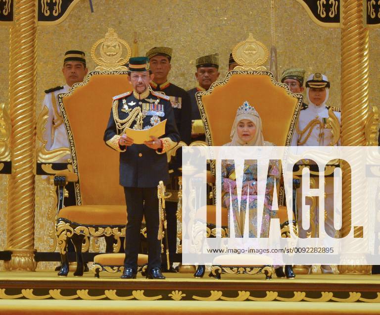 (190716) -- BANDAR SERI BEGAWAN, July 16, 2019 (Xinhua) -- Brunei s Sultan Haji Hassanal Bolkiah (L, front) delivers a speech during his birthday celebration at Istana Nurul Iman, Brunei s royal palace, in Bandar Seri Begawan, Brunei, July 15, 2019. Brunei celebrated the Sultan Haji Hassanal Bolkiah s 73rd birthday with various activities including a ceremonial parade and a grand state banquet on Monday. The Sultan birthday is a national event held annually, which usually lasted about a month. (Xinhua Jeffrey Wong) BRUNEI-BANDAR SERI BEGAWAN-ROYAL BIRTHDAY-CELEBRATION