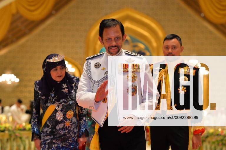 (190716) -- BANDAR SERI BEGAWAN, July 16, 2019 (Xinhua) -- Brunei s Sultan Haji Hassanal Bolkiah (C) attends a state banquet in celebration of his 73rd birthday at Istana Nurul Iman, the royal palace, in Bandar Seri Begawan, capital of Brunei, July 15, 2019. Around 4,000 people comprising of members of the royal families, state dignitaries and foreign diplomatic corps, as well as foreign invited guests attended a grand state banquet in conjunction with the Sultan s 73rd birthday celebration on Monday night at the royal palace - Istana Nurul Iman. Born on July 15, 1946, the Sultan is the world s second longest-reigning current monarch after Britain s Queen Elizabeth II. (Xinhua Jeffrey Wong) BRUNEI-BANDAR SERI BEGAWAN-SULTAN-BIRTHDAY-ROYAL BANQUET