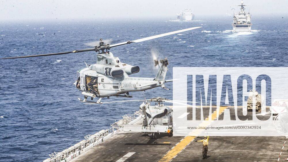 US-Marineeinheiten in Straße von Hormus am Persischen Golf July 19, 2019, Strait Of Hormuz: In a photo provided by the U.S. Marine Corps, a helicopter takes off from the flight deck of the Boxer, an amphibious assault ship, in the Strait of Hormuz on Thursday, July 18, 2019. Iran announced it has captured a British Oil tanker intensifying tensions in the Strait of Hormuz waterway. Strait Of Hormuz Strait of Hormuz - ZUMA8-15 20190719_int_z03_001
