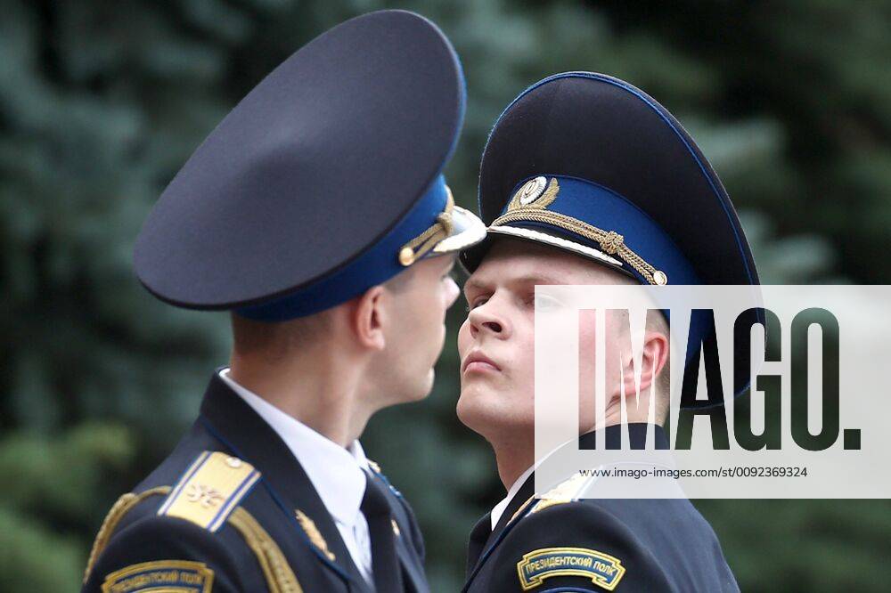 MOSCOW, RUSSIA – JULY 21, 2019: Honour guards at a ceremony to lay wreaths at the Tomb of the Unknown Soldier to mark the start of International Boxing Day. Valery Sharifulin TASS TS0B3C8E