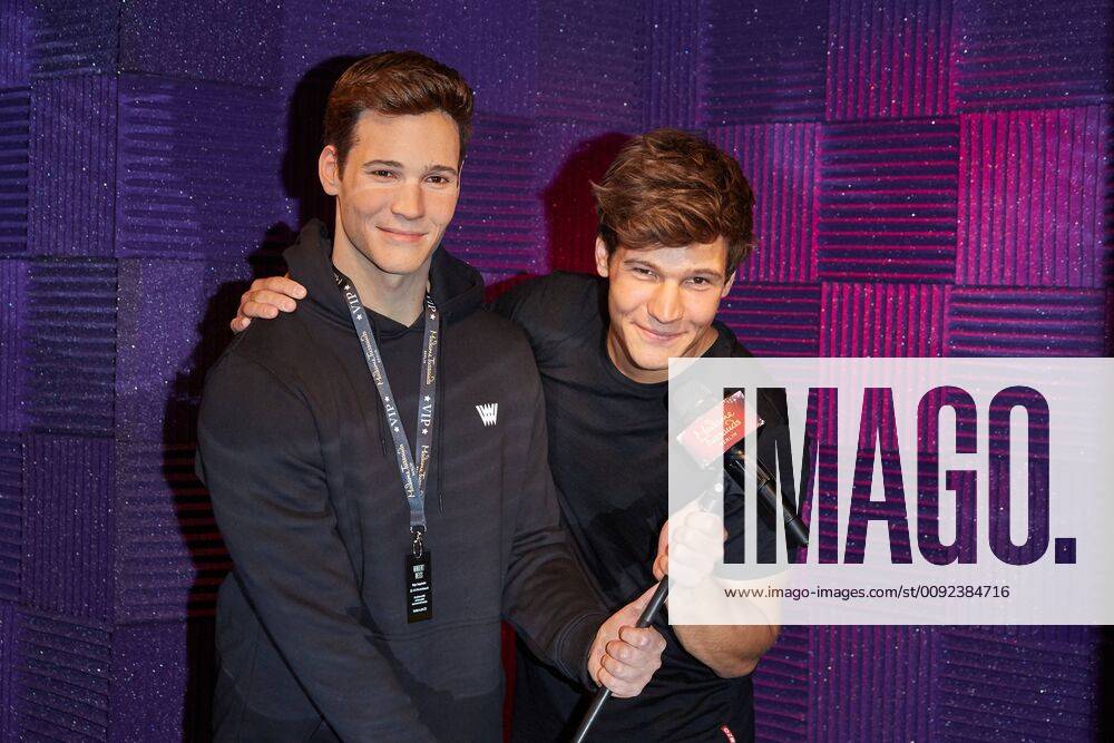 Wincent Weiss r and his wax figure Inauguration of his wax figure at Madame Tussauds Berlin on 22 07 2019 Madame Tussauds Berlin wax figure Wincent Weiss