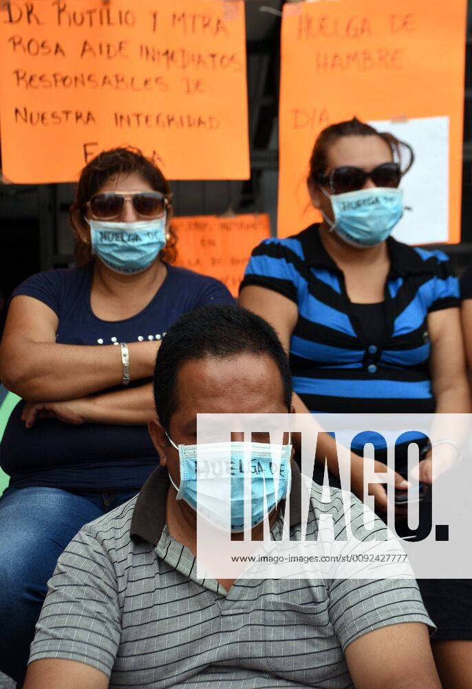 EUM20190724SOC04 JPG TUXTLA GUTIERREZ, Chis , Protests Teacher Protests of the Association of Interim Teachers of Chiapas Amich protest this July 24, 2019 in a hunger strike outside the State Government Palace to demand payment of salaries owed from the government of Manuel Velasco Photo Agency EL UNIVERSAL AFBV - ZUMAu78_ 20190724_zaf_u78_043