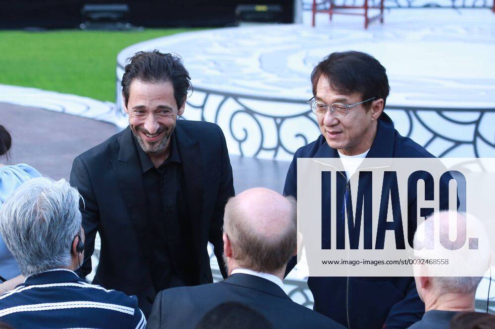 Entertainment Themen der Woche KW30 DATONG, CHINA - JULY 26: American actor producer Adrien Brody (L) and actor Jackie Chan attend the Yungang Forum during the 5th Jackie Chan International Action Film Week on July 26, 2019 in Datong, Shanxi Province of China.