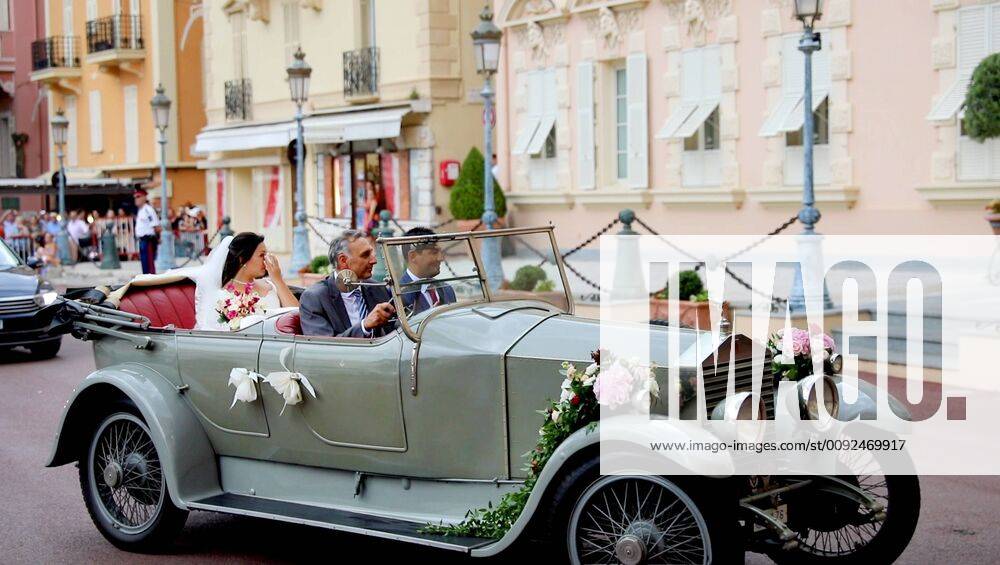 Screenshots der Hochzeit von Louis Ducruet, Sohn von Stephanie von Monaco, und Marie Chevallier 27-07-2019 Monaco Screenshots of a video of the royal wedding of Louis Ducruet and Marie Hoa Chevallier in Monaco. Press and public not welcome at the wedding of the son of Princess Stephanie of Monaco, Louis Ducruet and Marie Chevallier, the monegasque police had deposited all the streets that lead to the cathedral with crush barriers and police officers .