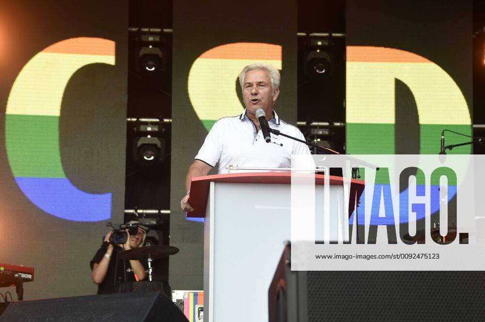 Klaus Wowereit at 41 Christopher Street Day 2019 with the motto Stonewall 50 Every uprising begins with your vote at Brandenburg Gate Berlin, 27 07 2019 Foto:xN.xKubelkax xFuturexImage