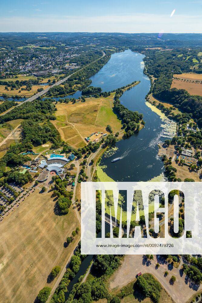 Aerial photograph of Lake Kemnader See near Witten and Heveney district with Heveney leisure pool, Revierpark, Kemnade Bootshalle Oveney leisure centre, on the A43 motorway in the Ruhr area, North Rhine-Westphalia, Germany ACHTUNGxMINDESTHONORARx60xEURO