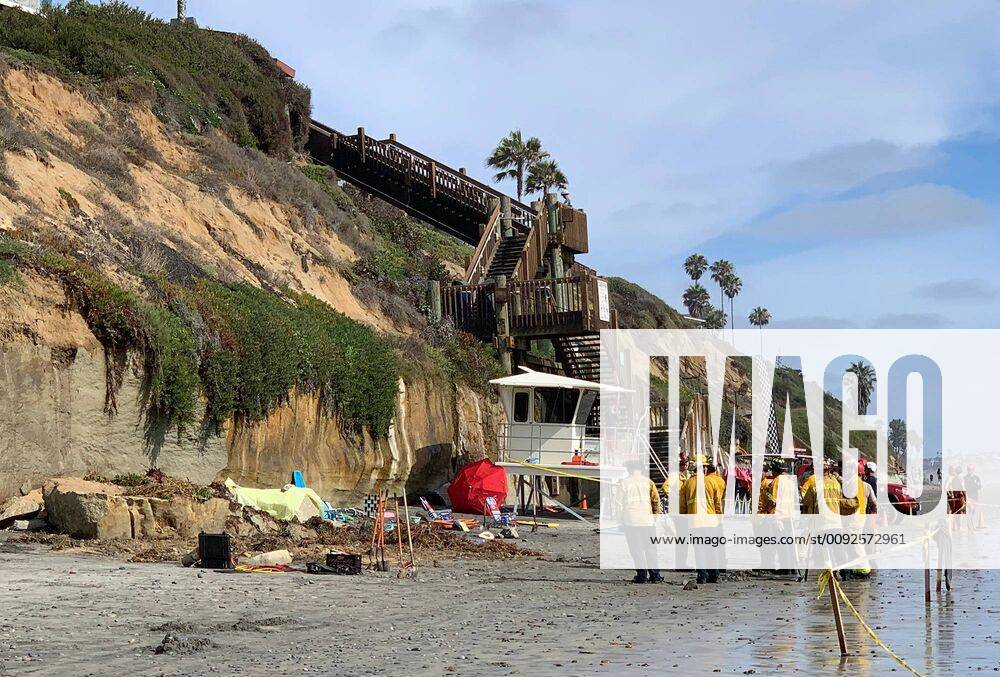 Kalifornien, Steilhang am Strand in Encinitas eingestürzt August 2, 2019, Encinitas, CA, USA: A woman was killed and others injured after a beach bluff collapse in Encinitas, Calif., on Friday, Aug. 2, 2019. Encinitas USA - ZUMAm67_ 20190802_zaf_m67_010