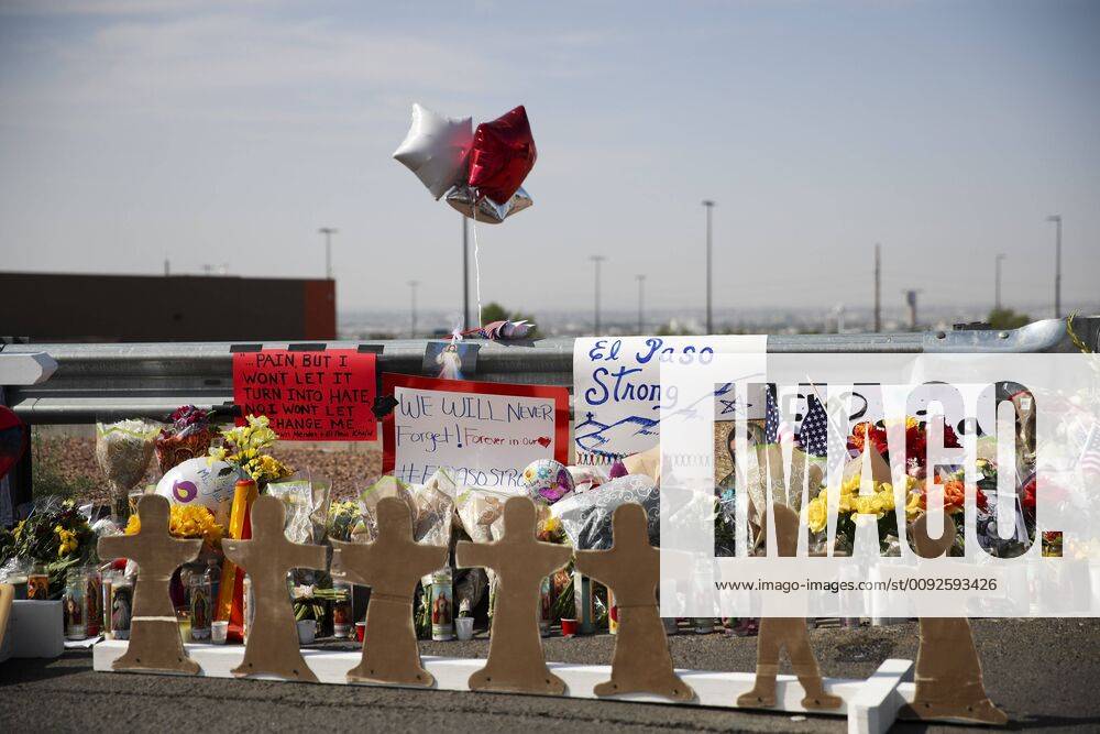 (190805) -- EL PASO, Aug. 5, 2019 -- Various memorial items are seen near the Walmart center where the mass shooting took place in El Paso, Texas, the United States, Aug. 5, 2019. The death toll in weekend mass shooting in El Paso, U.S. state of Texas, has risen to 22 after two people died early Monday morning at a hospital, El Paso police said. ) U.S.-EL PASO-MASS SHOOTING-DEATH TOLL-RISING WangxYing