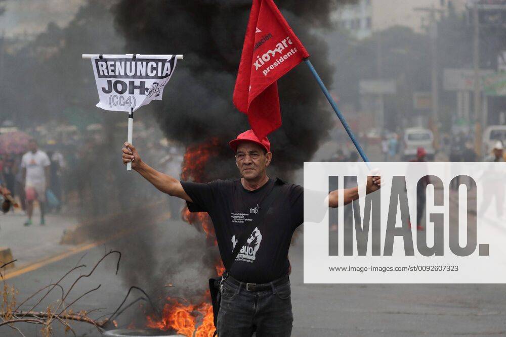 A view of clashes between demonstrators and police officers during protest near the Honduran Parliament, in Tegucigalpa, Honduras, 06 August 2019 The protesters demand the resignation of President Juan Orlando Hernandez. Clashes between protesters and police in demonstrations in Tegucigalpa !ACHTUNG: NUR REDAKTIONELLE NUTZUNG!