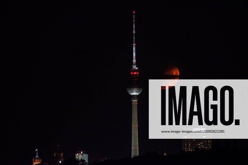 Crescent over Berlin Germany, Berlin 07 08 2019 In the picture you can see the setting crescent over the Berlin skyline Berlin Berlin Germany