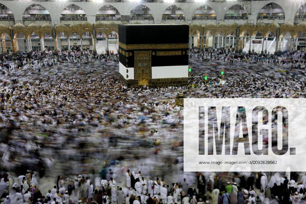 A Muslim pilgrim prays at Mount Al-Noor during the annual haj pilgrimage in Mecca, on August 6, 2019. Mount Al-Noor houses Ghar-E-Hira or Hira cave, where Prophet Mohammad is said to have spent a great deal of time in the cave meditating and it is believed that he had received his first revelation inside this cave Mecca Saudi Arabia - ZUMAap3_ 20190807_zaf_ap3_113