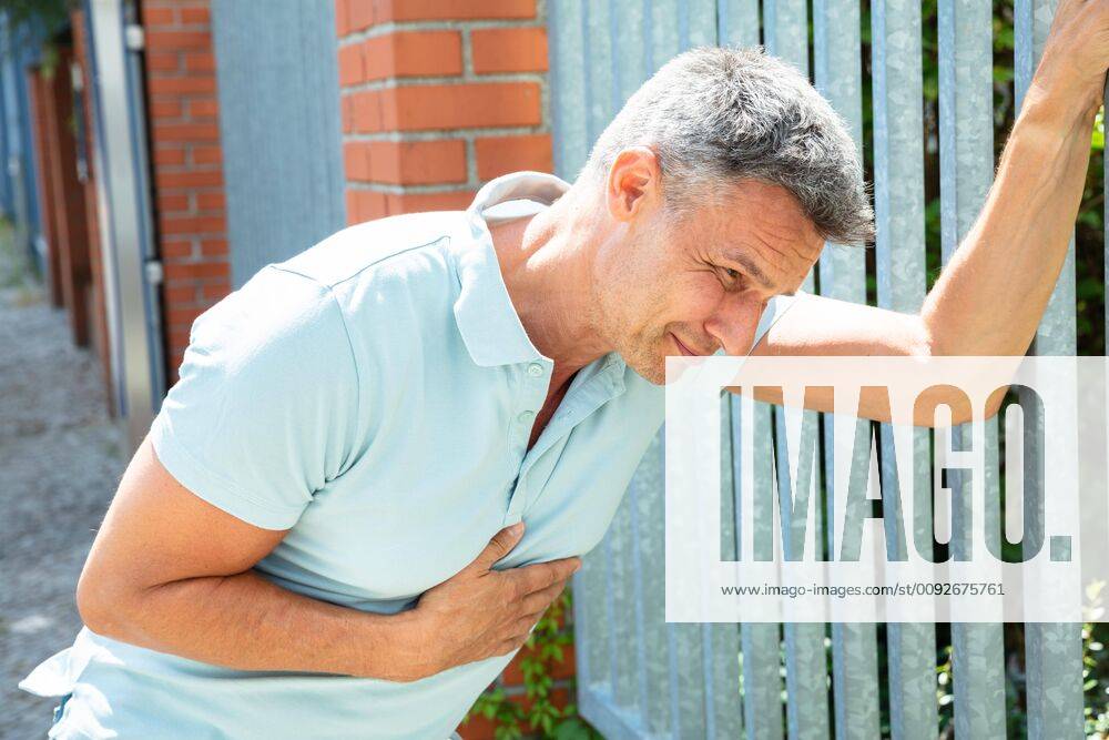 Man Having Heart Stroke ,model released, Symbolfoto