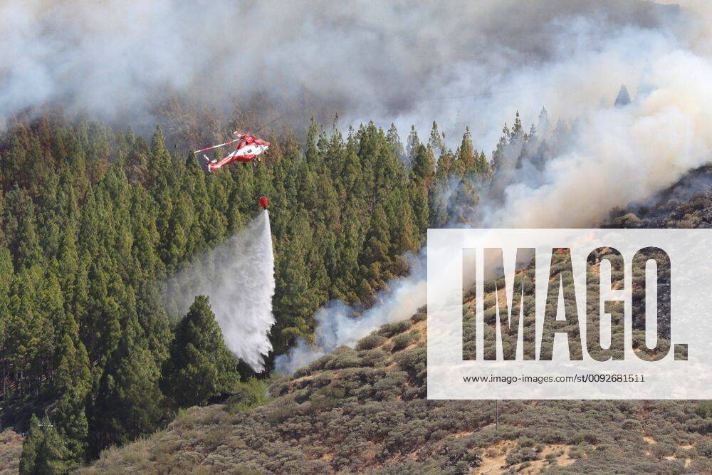 A helicopter takes part in the extinction works of a forest fire in Gran Canaria, Canary Islands, 10 August 2019. Forest fire in Gran Canaria !ACHTUNG: NUR REDAKTIONELLE NUTZUNG!