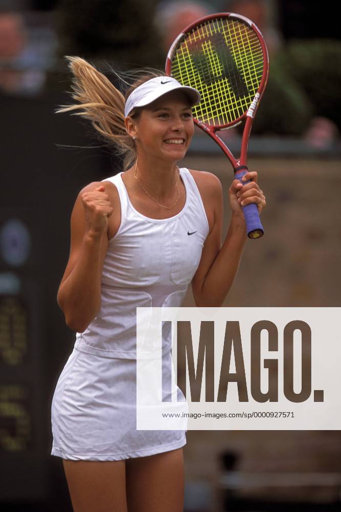 Maria Sharapova (Rußland) jubelt Tennis Damen All England Championships 2003, WTA-Tour, Grand Slam Einzelbild Wimbledon London Freude, Begeisterung,