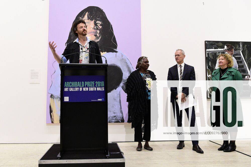 ARCHIBALD PEOPLE?S CHOICE AWARD, (L-R) Artist David Darcy, Aboriginal Elder Daisy Tjuparntarri Ward, Director of the Art Gallery of NSW Michael Brand and ANZ Managing Director, Loans and Specialised Finance, Christina Tonkin are seen during the announcement of the 2019 Archibald People s Choice award winner at the Art Gallery of NSW in Sydney, Wednesday, August 14, 2019. David Darcy s portrait of Daisy, Tjuparntarri - Women s Business , has won the 2019 Archibald People s Choice award. ( NO ARCHIVING, , NO USE IN BOOKS WITHOUT CONSENT SYDNEY NSW AUSTRALIA