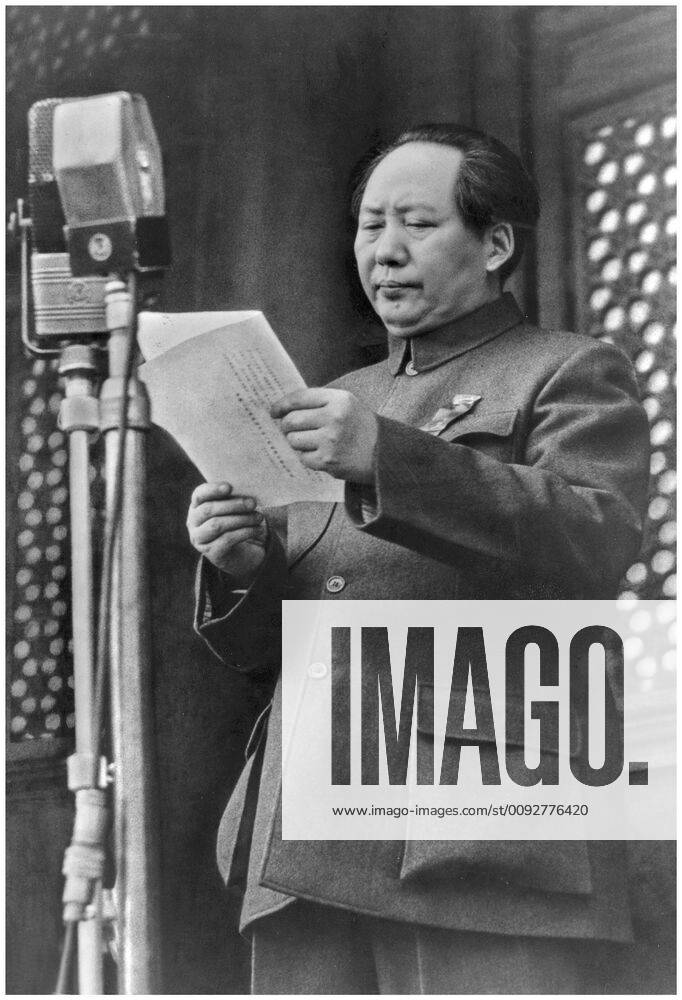 Mao Zedong proclaiming the founding of the People s Republic of China Mao Zedong (Mao Tse-tung December 26, 1893 - September 9, 1976), Chinese Communist revolutionary proclaiming the founding of the People s Republic of China, 1949