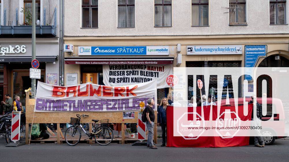 Protest against eviction ORA35 About 80 residents and neighbours protest in Berlin Kreuzberg against the forced eviction of the late ORA35 at Oranienstraße 35 in Berlin Kreuzberg For two years Zekiye Tunc and her family have been fighting for the preservation of their shop, the owner Bauwerk insists on an eviction The familys lawyer hands the bailiff the key Berlin Berlin Deutschland