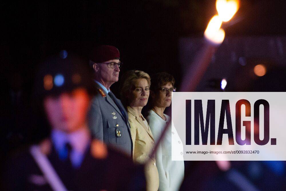 Berlin GER, Berlin, ,16 08 2019, Great curfew for the farewell of Ursula von der Leyen v l E Zorn, Ursula von der Leyen, Annegret Kramp Karrenbauer Federal Minister of Defence, Great curfew for Ursula von der Leyen,16 08 2019,