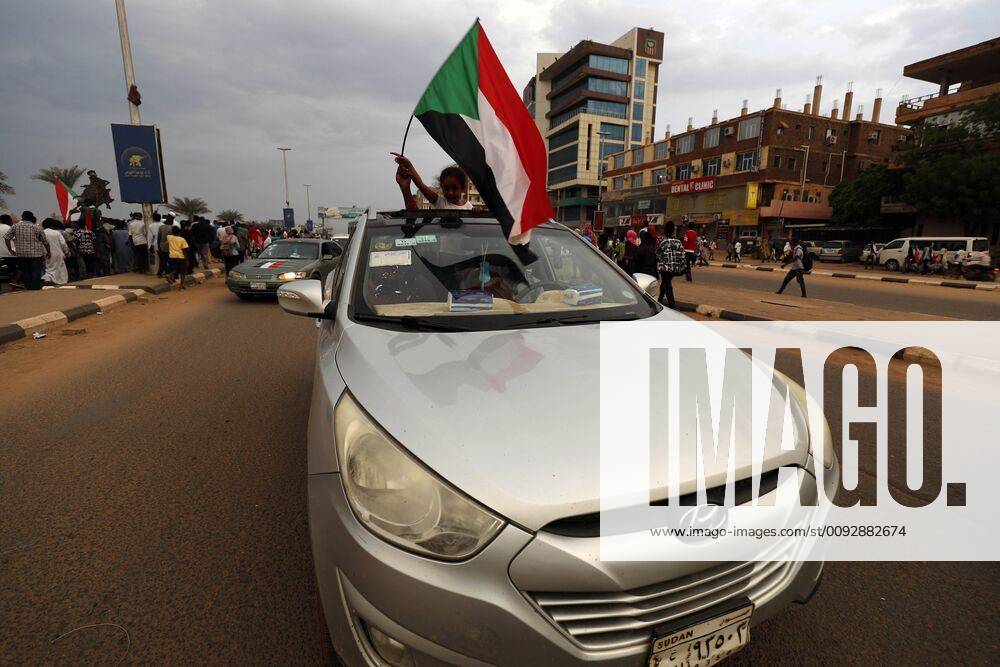 (190817) -- KHARTOUM, Aug. 17, 2019 -- A Sudanese waves a national flag to celebrate the official signing of the political and constitutional declarations between the Transitional Military Council and the opposition Freedom and Change Alliance in Khartoum, Sudan, on Aug. 17, 2019, Sudan s Transitional Military Council (TMC) and the opposition Freedom and Change Alliance on Saturday officially signed the political and constitutional declarations to mark beginning of the transitional rule in Sudan. ) SUDAN-KHARTOUM-TRANSITIONAL PERIOD DOCUMENTS-SIGNING-CELEBRATION MohamedxKhidir