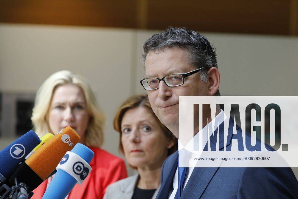 Provisional Chairmen of the SPD Manuela Schwesig, Malu Dreyer and Thorsten Schäfer Gümbel, Germany, Berlin, Willy Brandt Haus, SPD Press Conference