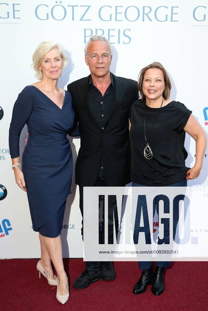 GOETZ GEORGE PRIZE 2019 Marika George, Klaus Behrendt and Tanja George on the Red Carpet for the GOETZ GEORGE PRIZE on 19 August 2018 in the Astor Film Lounge The endowed prize shall commemorate this lifes work of Goetz George Berlin Charlottenburg Berlin Germany