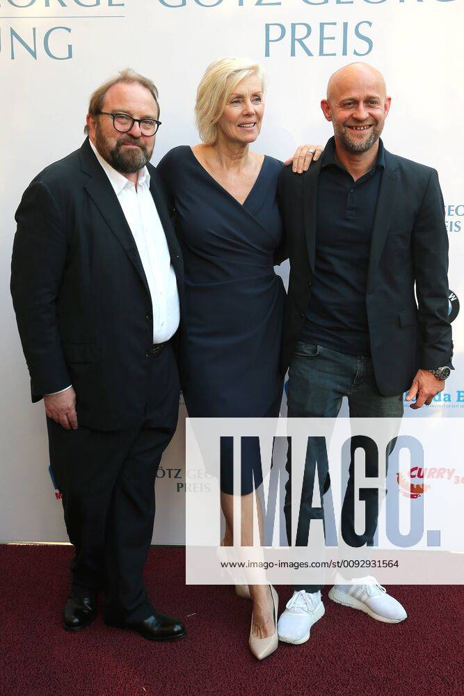 Award GOETZ GEORGE PRIZE 2019 Gustav Peter Woehler, Marika George and Juergen Vogel on the Red Carpet for the award of the GOETZ GEORGE PRIZE on 19 August 2018 in the Astor Film Lounge The endowed prize shall commemorate this lifes work of Goetz George Berlin Charlottenburg Berlin Germany