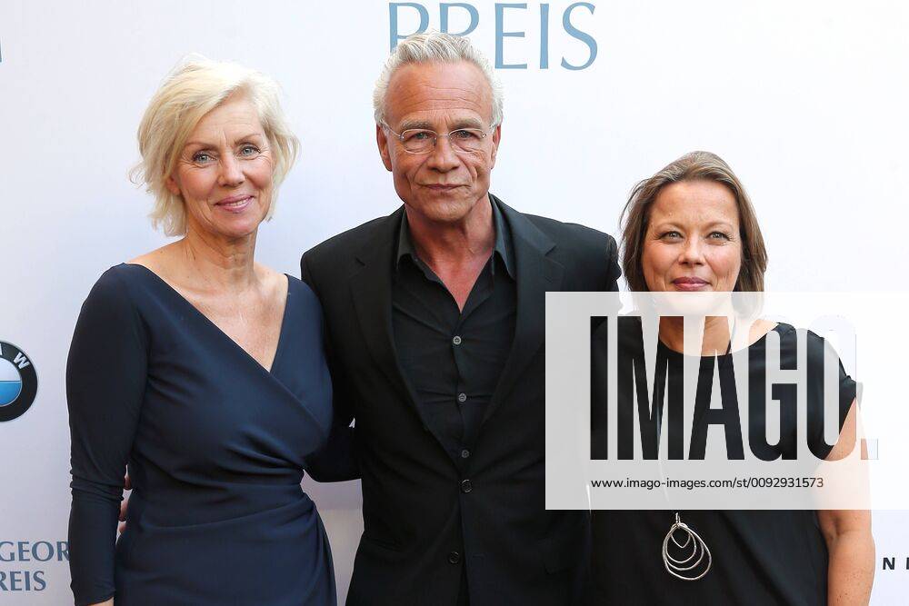 GOETZ GEORGE PRIZE 2019 Marika George, Klaus Behrendt and Tanja George on the Red Carpet for the GOETZ GEORGE PRIZE on 19 August 2018 in the Astor Film Lounge The endowed prize shall commemorate this lifes work of Goetz George Berlin Charlottenburg Berlin Germany