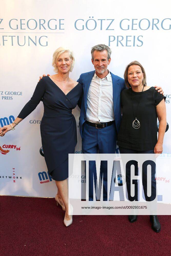 GOETZ GEORGE PRIZE 2019 Marike George, Ulrich Matthes and Tanja George on the Red Carpet for the GOETZ GEORGE PRIZE on 19 August 2018 in the Astor Film Lounge The endowed prize shall commemorate this lifes work of Goetz George Berlin Charlottenburg Berlin Germany