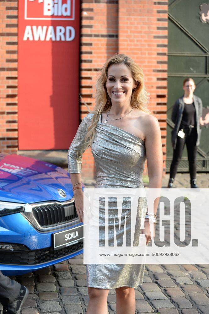 Presenter Andrea Kaiser on her way to the presentation of the Sport Bild Award 2019 in Hamburg The festive gala took place in the Fischauktionshalle Prominent guests at the Sportbild Award 2019 in Hamburg, Hamburg St Pauli Hamburg Germany