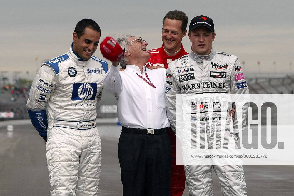 F1-Chef Bernie Ecclestone (England) und die WM-Kandidaten 2003: v.li.: Juan Pablo Montoya (Kolumbien BMW-Williams), Michael Schumacher (Deutschland Ferrari) und Kimi Räikkönen (Finnland McLaren-Mercedes) Motorsport Grand Prix Herren Großer Preis der USA 2003, Formel 1 Weltmeisterschaft, F1, F, GP, WM, Vdig Gruppe Indianapolis Begeisterung, Freude,