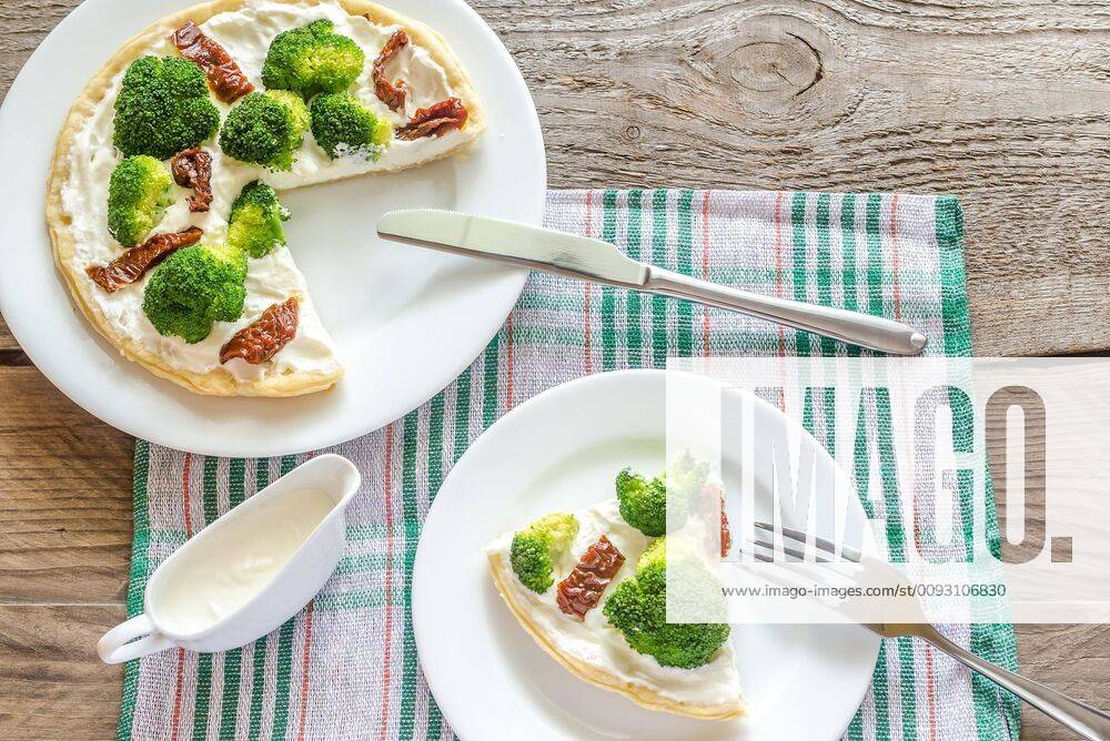 Quiche with broccoli and sun dried tomatoes