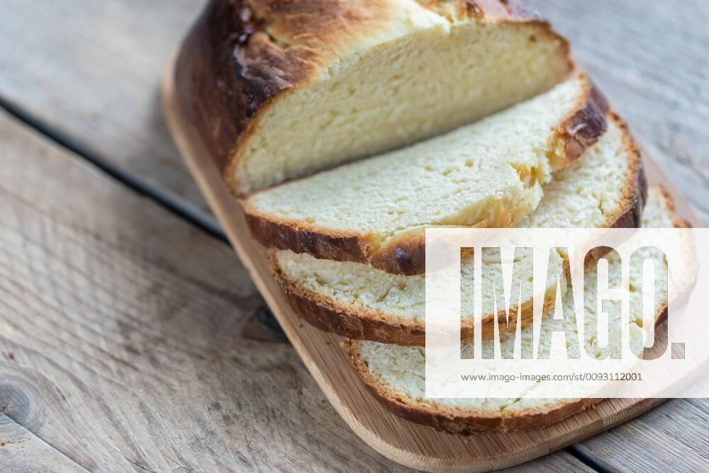 Food, Gebäck, Brioche Brioche bread on the wooden board