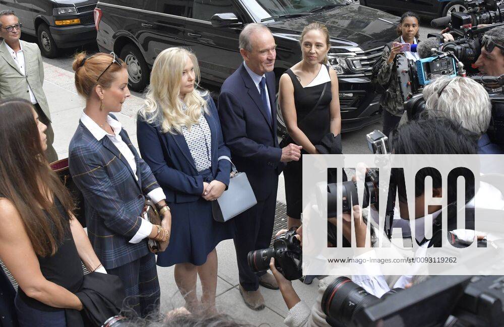 Attorney David Boies and alleged victims of billionaire Jeffrey Epstein Annie Farmer, right, and Virginia Guiffre, blonde, left, enter Manhattan Federal Court, Tuesday, August 27th, 2019 in New York City. Epstein committed suicide while confined in the Manhattan Correctional Facility. NYP20190827803 LOUISxLANZANO