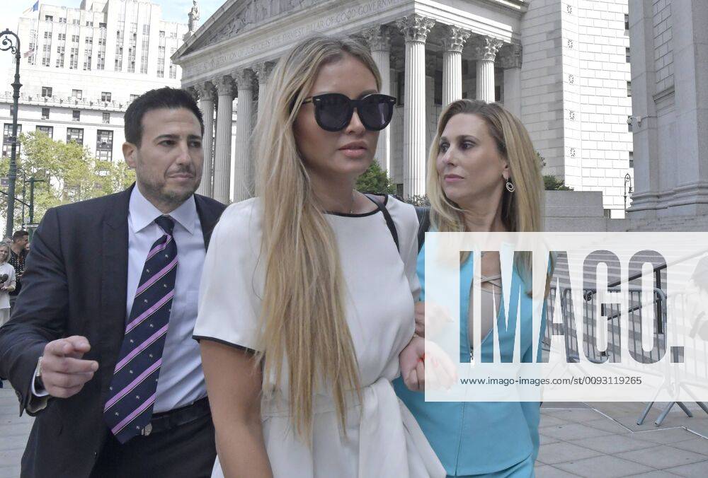 Alleged victim of billionaire Jeffrey Epstein Jennifer Araoz exits Manhattan Federal Court, Tuesday, August 27th, 2019 in New York City. Epstein committed suicide while confined in the Manhattan Correctional Facility. NYP20190827806 LOUISxLANZANO