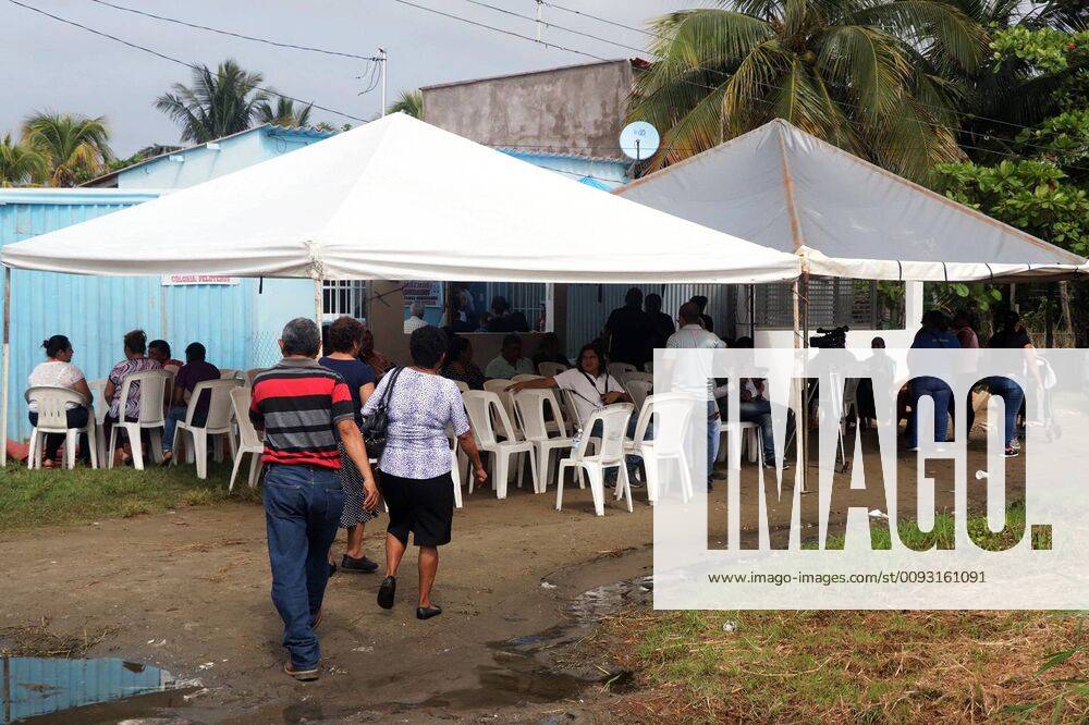 EUM20190829SOC05.JPG.COATZACOALCOS, Ver., Violence Violencia-Funeral.- 29 agosto 2019. Aspectos del velorio de Erick Hernandez, conocido como Dj Bengala, una de las victimas del ataque ocurrido el pasado lunes 26 de agosto de 2019 en un centro nocturno denominado Caballo Blanco. Foto: Agencia EL UNIVERSAL AFBV. - ZUMAu78_ 20190829_zaf_u78_030