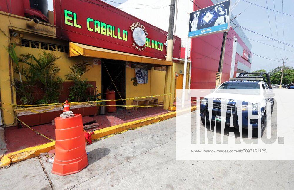 EUM20190829SOC15.JPG.COATZACOALCOS, Ver., Violence Violencia-Ataque.- 29 agosto 2019. Aspectos del peritaje realizado por personal de la Fiscalia General de la Republica en el bar Caballo Blanco que tuvo lugar el pasado 26 de agosto y por el cual han fallecido por lo menos 29 personas. Foto: Agencia EL UNIVERSAL AFBV. - ZUMAu78_ 20190829_zaf_u78_059